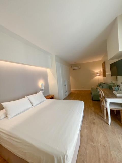 Hotel & Apartaments Thalassa Sport & Spa Росес Екстериор снимка