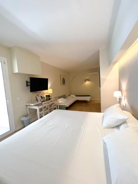 Hotel & Apartaments Thalassa Sport & Spa Росес Екстериор снимка