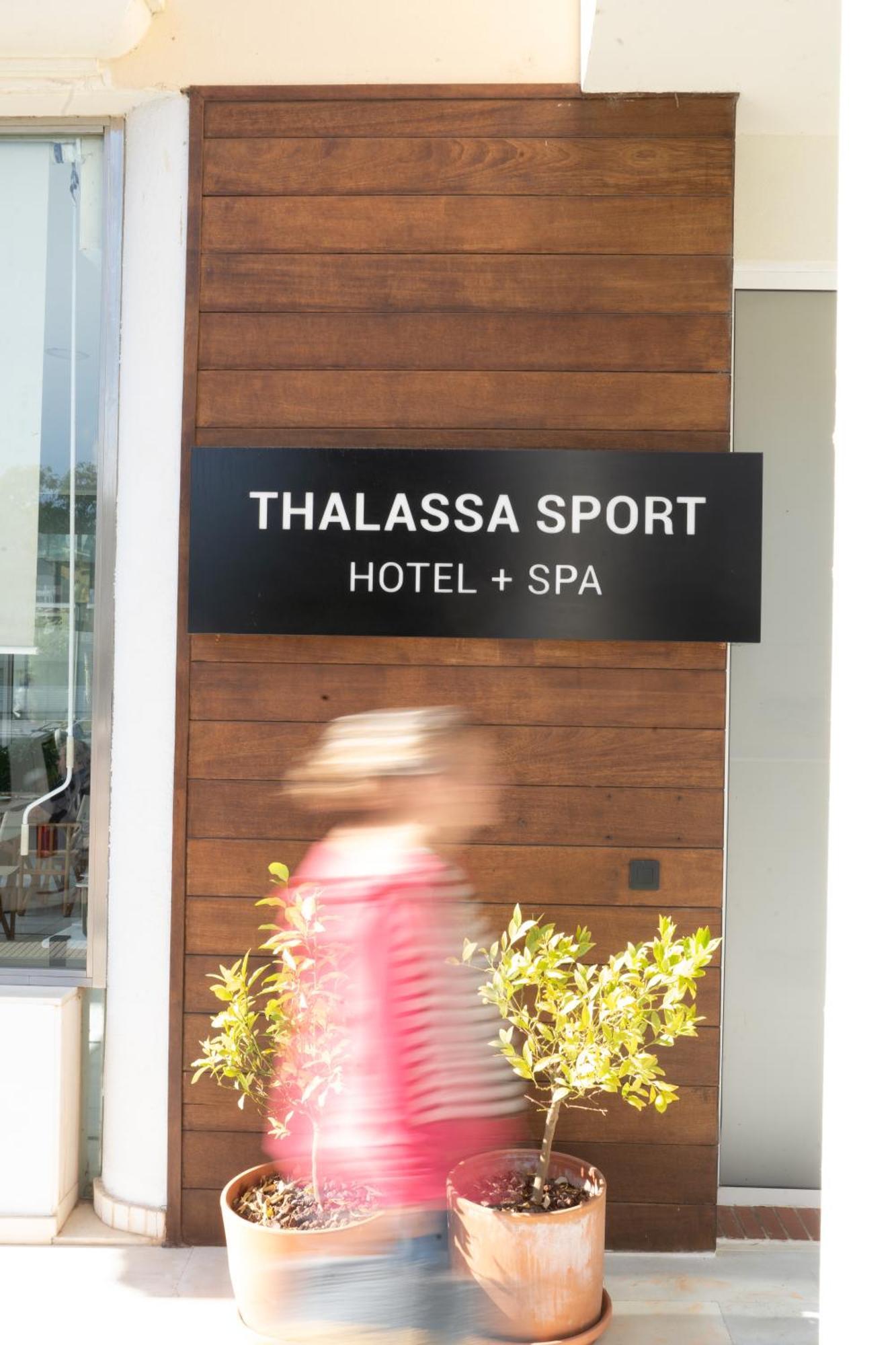 Hotel & Apartaments Thalassa Sport & Spa Росес Екстериор снимка