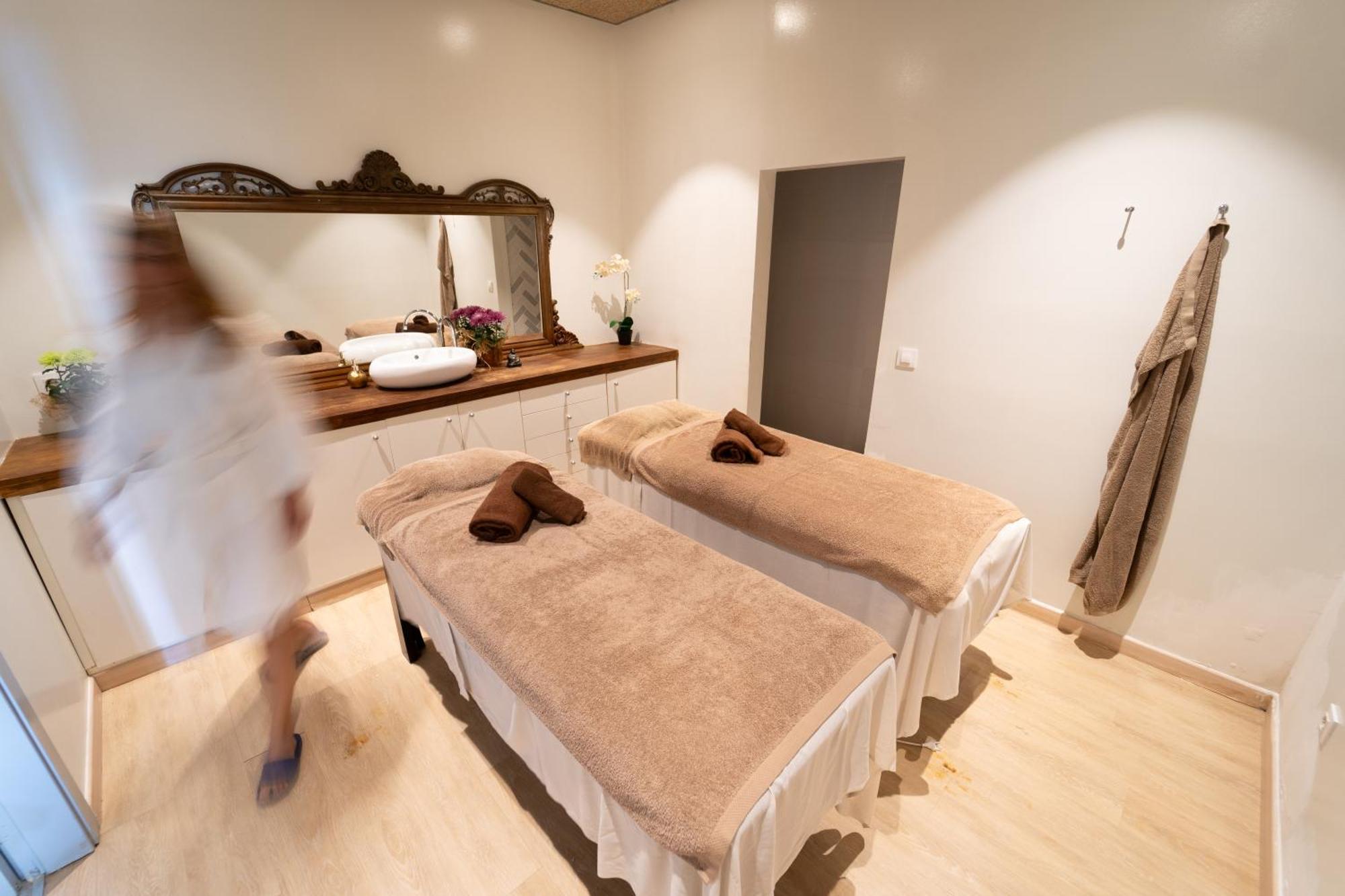 Hotel & Apartaments Thalassa Sport & Spa Росес Екстериор снимка